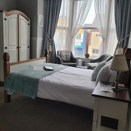 J'S Mayfair Guest House Blackpool Esterno foto