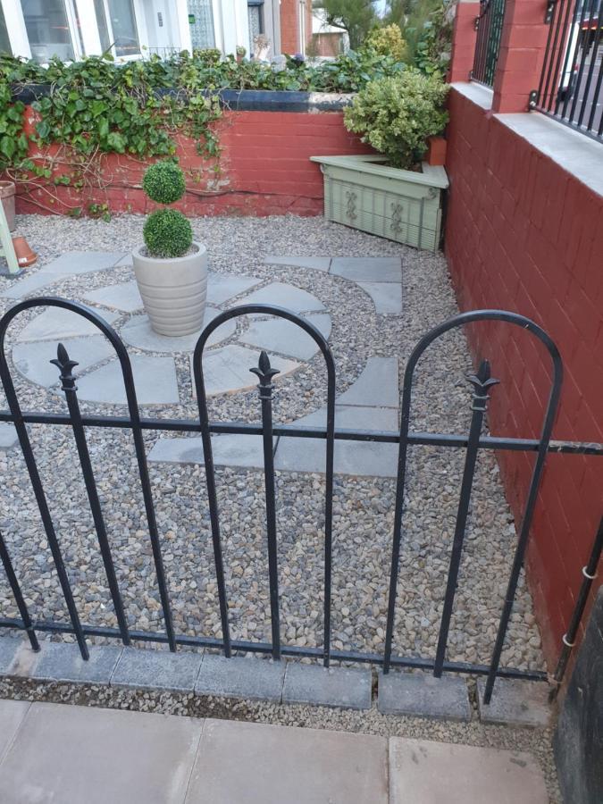 J'S Mayfair Guest House Blackpool Esterno foto