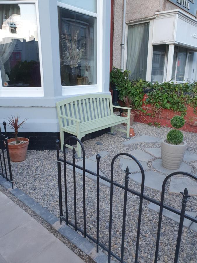 J'S Mayfair Guest House Blackpool Esterno foto
