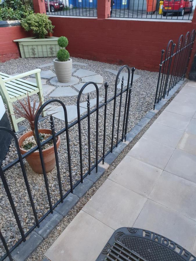 J'S Mayfair Guest House Blackpool Esterno foto