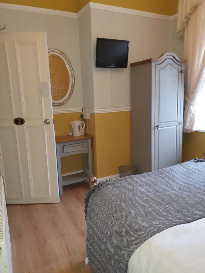 J'S Mayfair Guest House Blackpool Esterno foto