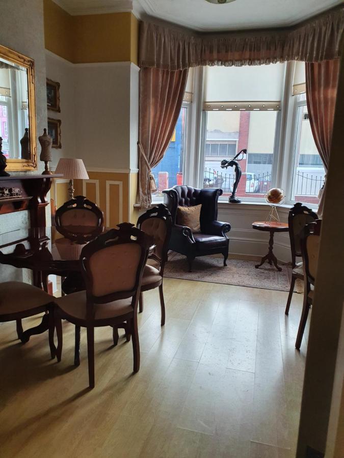 J'S Mayfair Guest House Blackpool Esterno foto