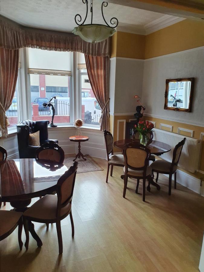 J'S Mayfair Guest House Blackpool Esterno foto