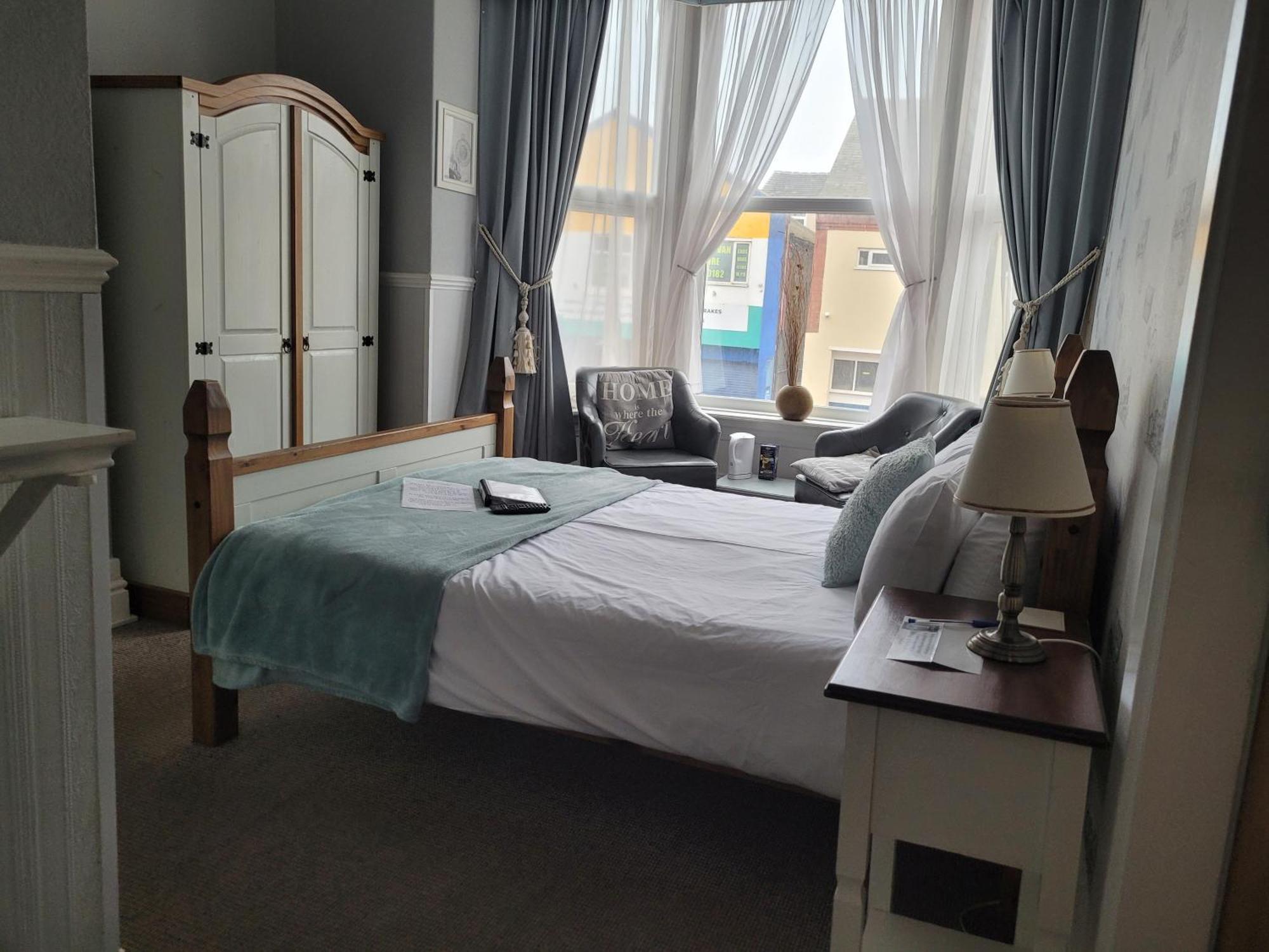 J'S Mayfair Guest House Blackpool Esterno foto