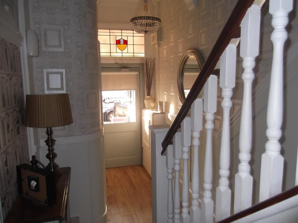 J'S Mayfair Guest House Blackpool Esterno foto